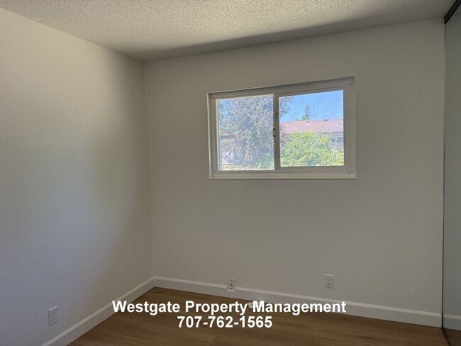 Building Photo - 1340 Ramona Ln
