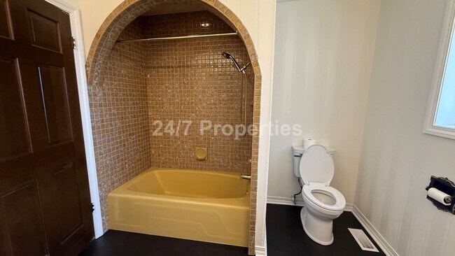Building Photo - Sprawling 5 BD | 3 BA with Basement - Gresham