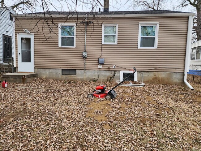 Building Photo - 3231 N 39th St