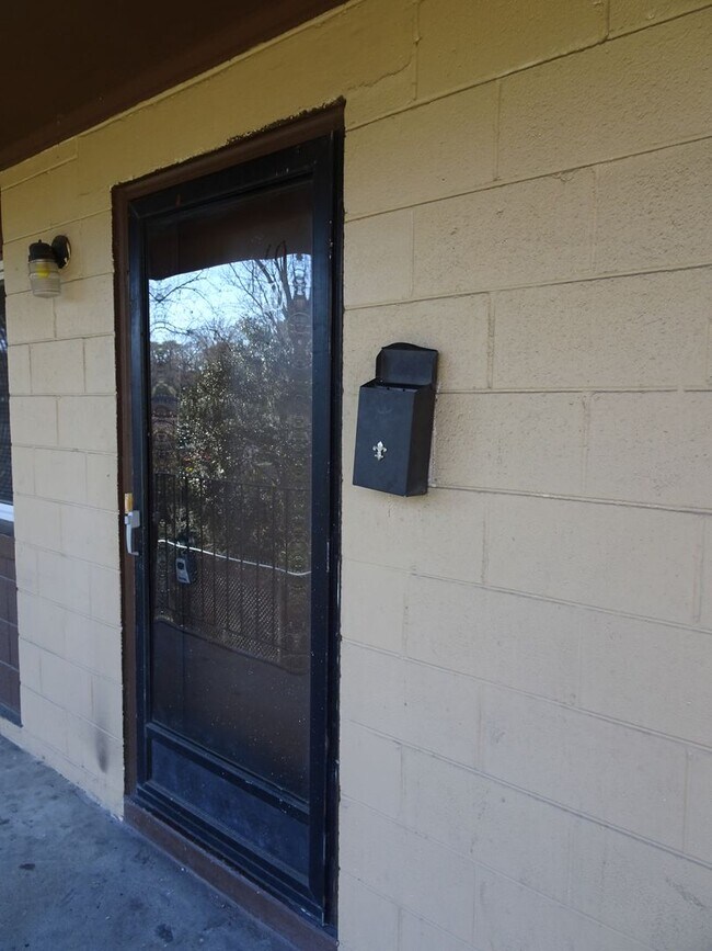 Primary Photo - 2 Bedroom 1 Bathroom Apartment Rental in N...