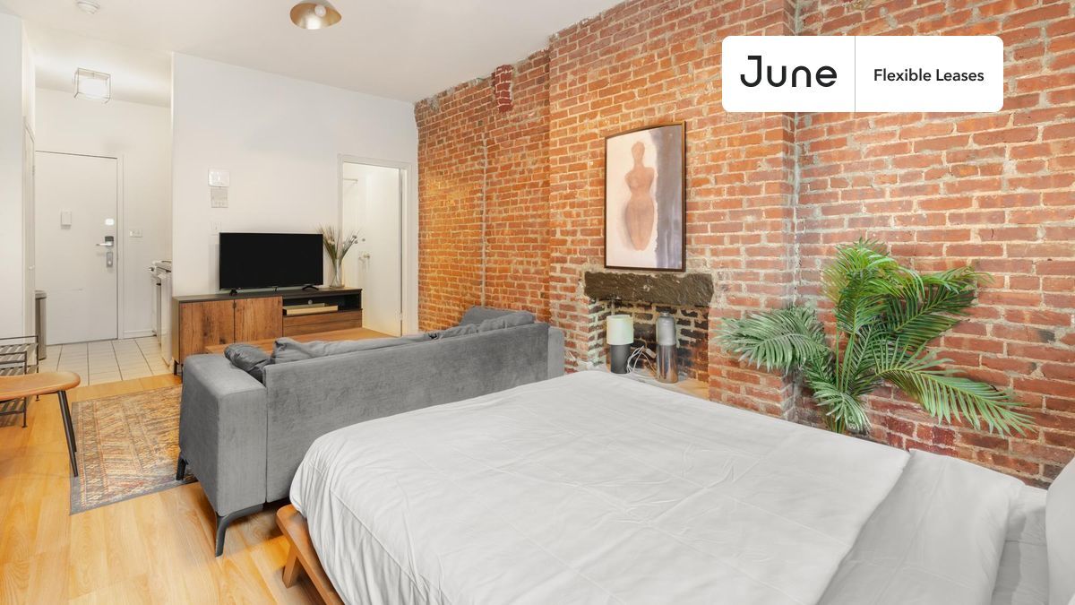Building Photo - 418 W 49th St