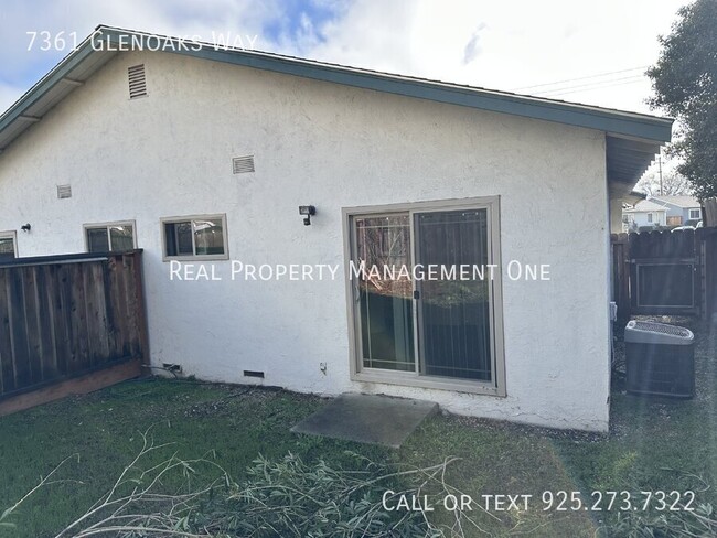Building Photo - 7361 Glenoaks Way