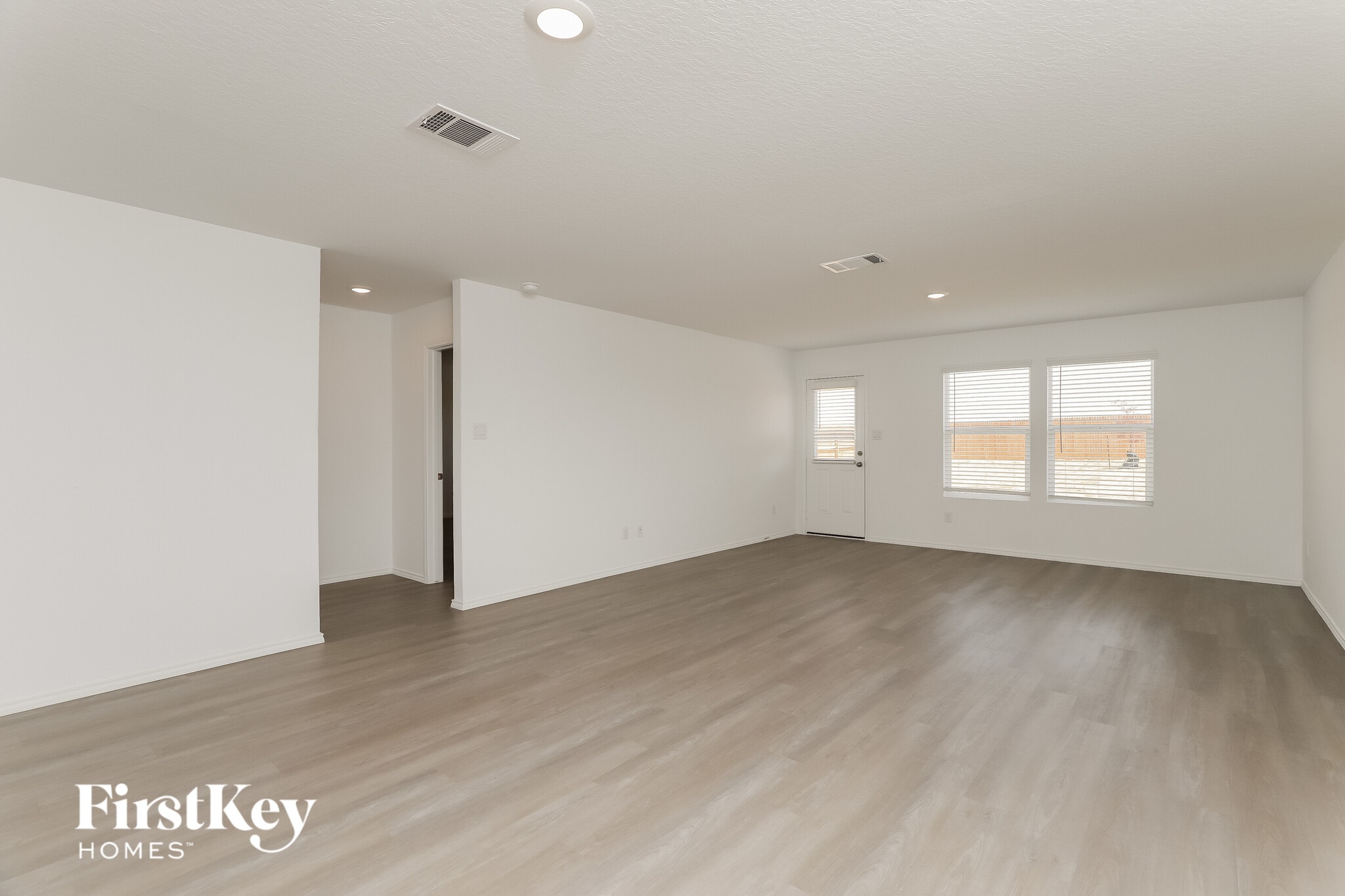 Building Photo - 10623 Vinateros Dr