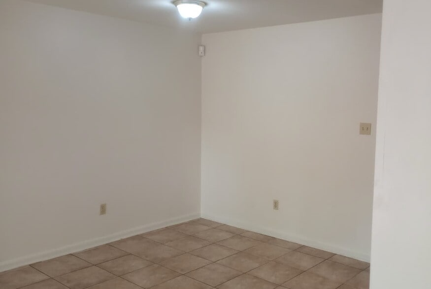 Building Photo - 7733 Bles Ave