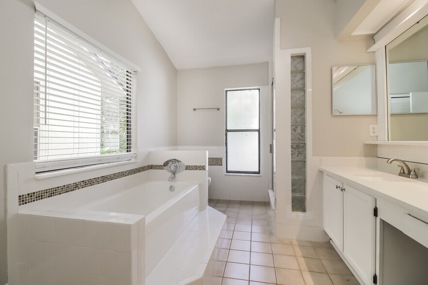 Building Photo - 1086 Manigan Ave