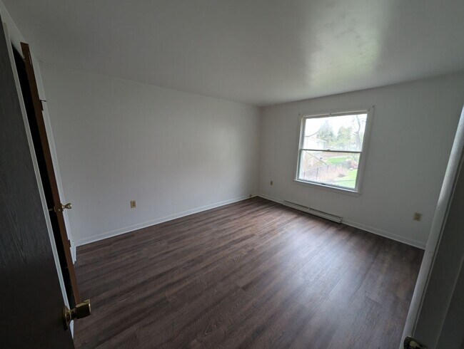 Building Photo - 2110-2110 Hollingsworth St