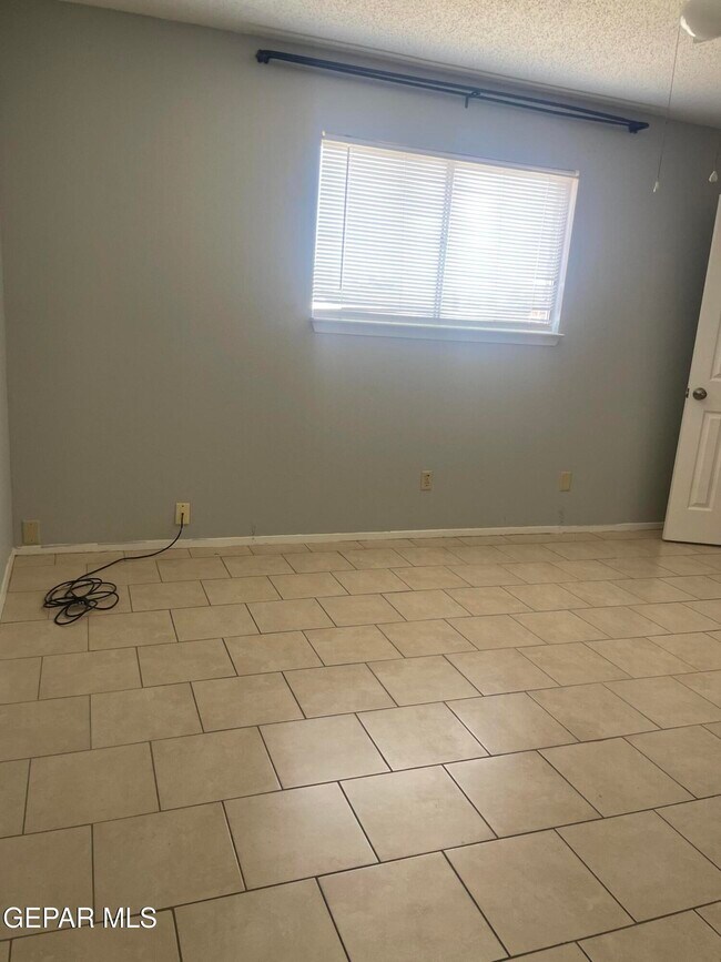Building Photo - 2849 Beachcomber Dr
