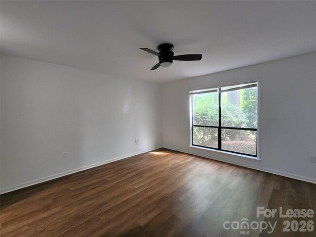 Building Photo - 5721 Dockside Dr