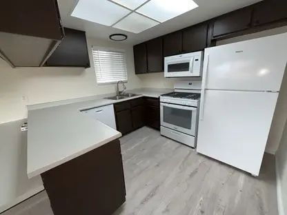 Building Photo - 2-Bed 1-bath in Prime Las Vegas Location – 950 Sq. Ft. of Comfort!