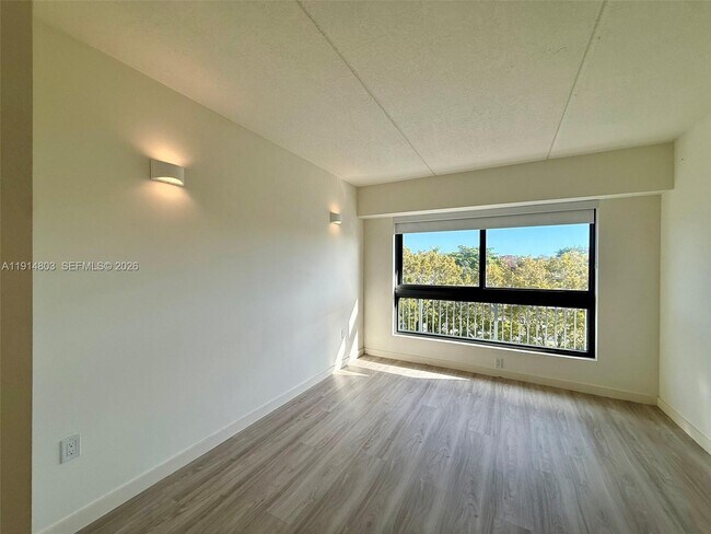 Building Photo - 2285 SW 27th St