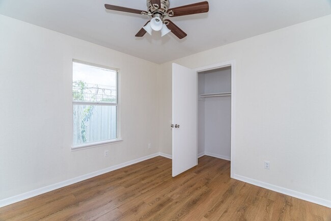 Building Photo - 3-Bedroom Duplex