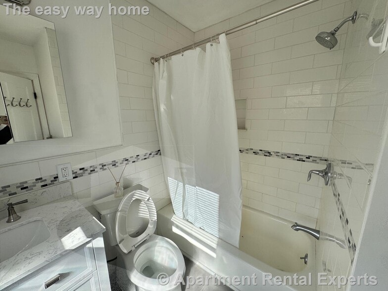 Building Photo - 51 Beacon St