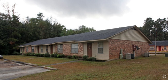 Primary Photo - River Oaks Apartments