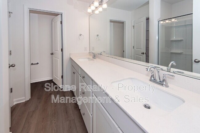 Building Photo - 4633 Forest Hills Dr