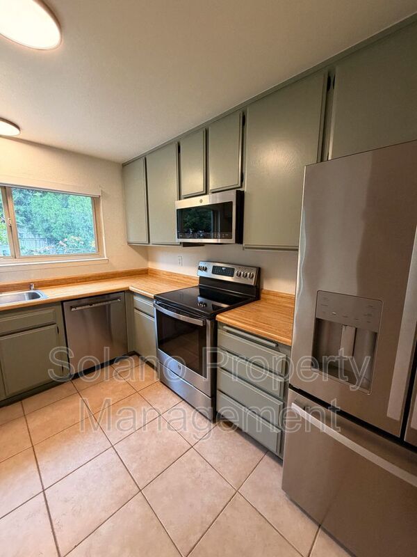 Building Photo - 950 Pembroke Way