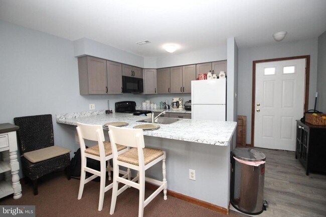 Building Photo - 214 Spring House Ln