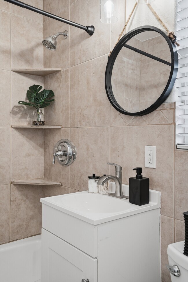 Building Photo - 2604 Juan St