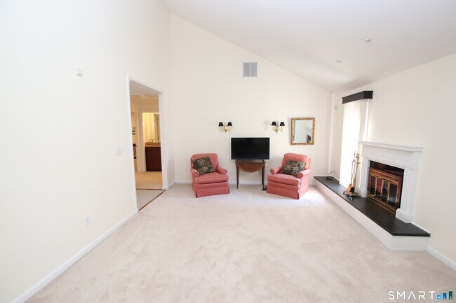 Building Photo - 53 Hollister Way N