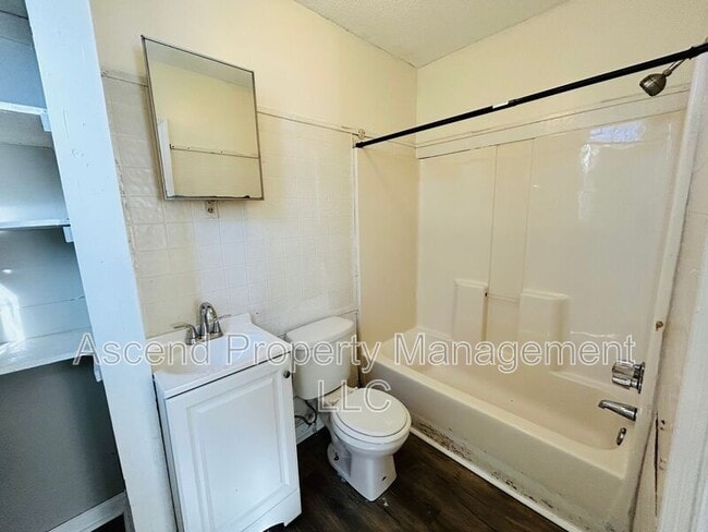 Building Photo - 2103 Taylor St