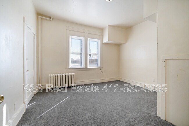 Building Photo - 445-445 Library St