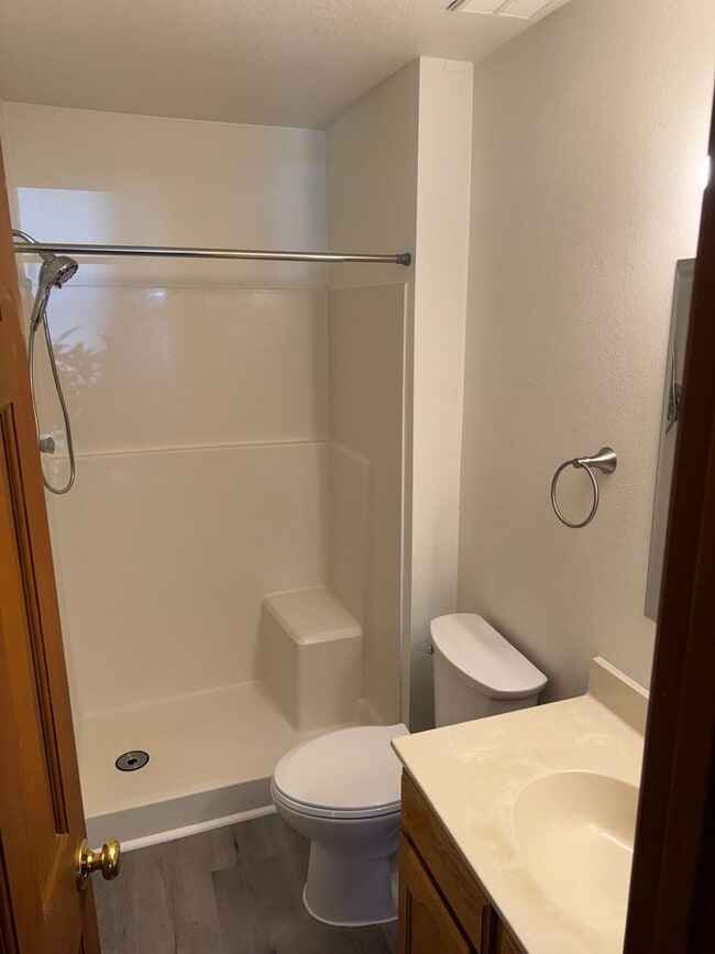 Building Photo - Charming 2BD/2BA Two-Level Condo in Walnut...
