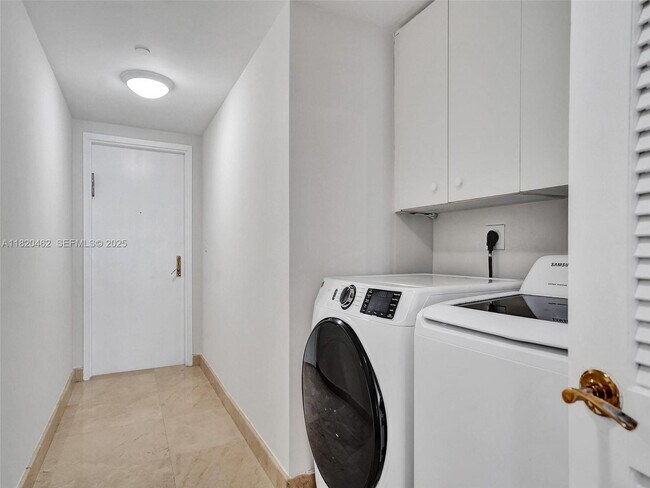 Building Photo - 9595 Collins Ave