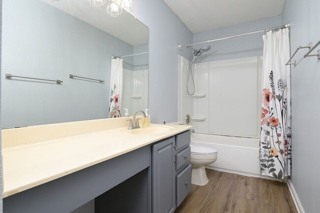 Building Photo - Beautiful 4/3.5 Home Available for Immedia...