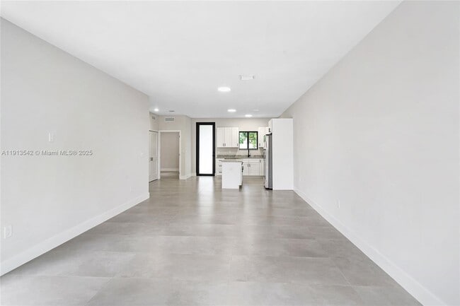 Building Photo - 4309 E 8th Ct