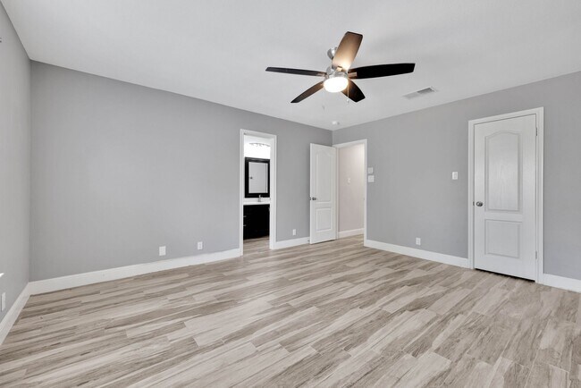 Building Photo - Immaculate Single-Story Home with Modern U...