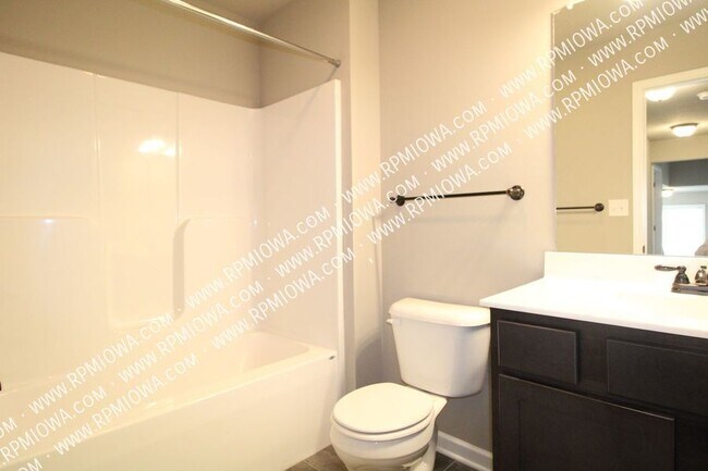 Building Photo - 4709 SW Logan St