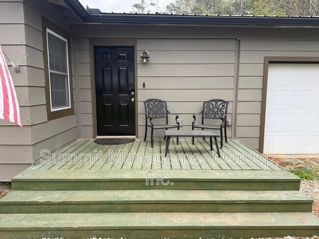 Building Photo - 1195 Fincher Rd