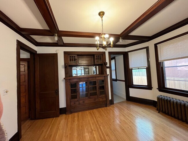 Building Photo - 1408 18th Ave N