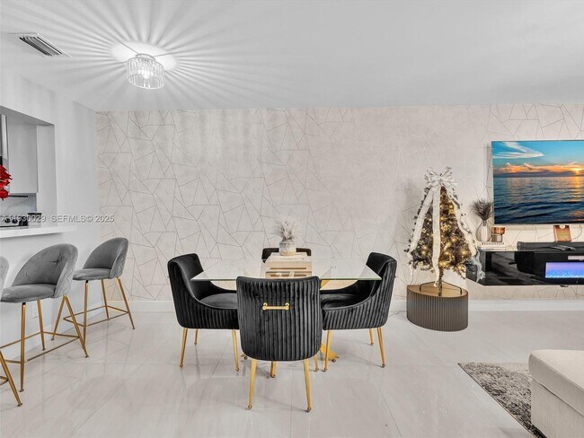 Building Photo - 6747 Sienna Club Dr