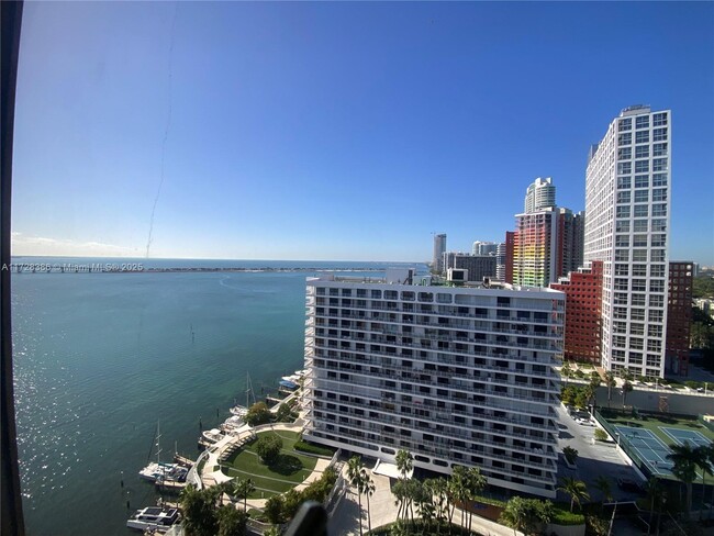 Building Photo - 1450 Brickell Bay Dr