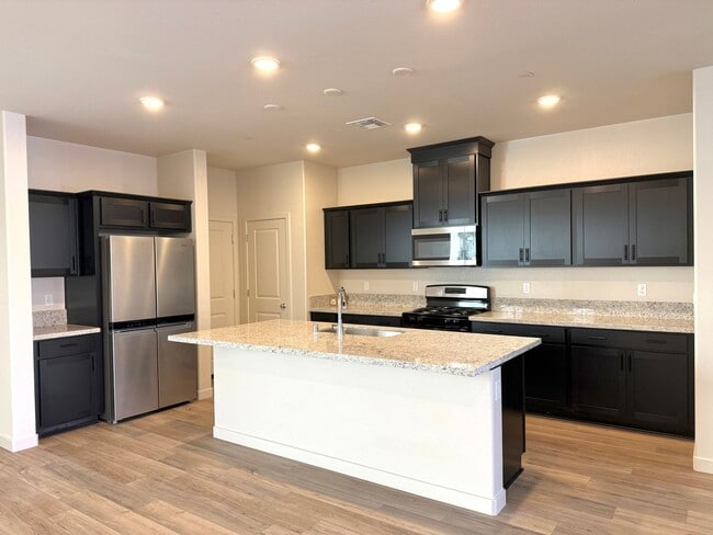 Building Photo - Modern West Sacramento Home Now for Lease