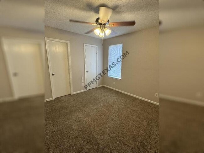 Building Photo - 11 Riata Ct