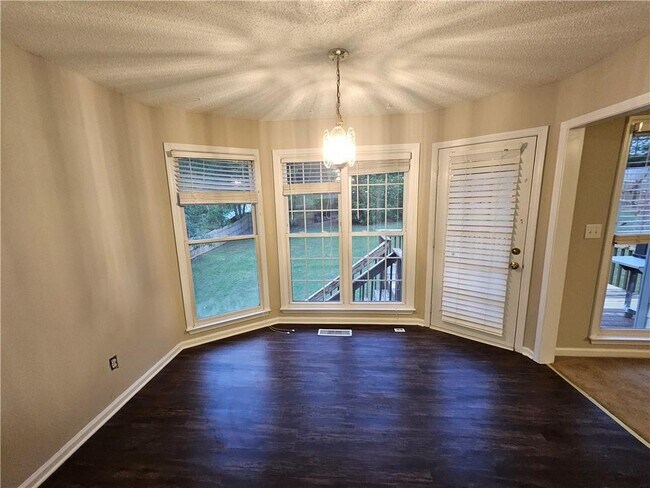 Building Photo - 144 Hunters Trce