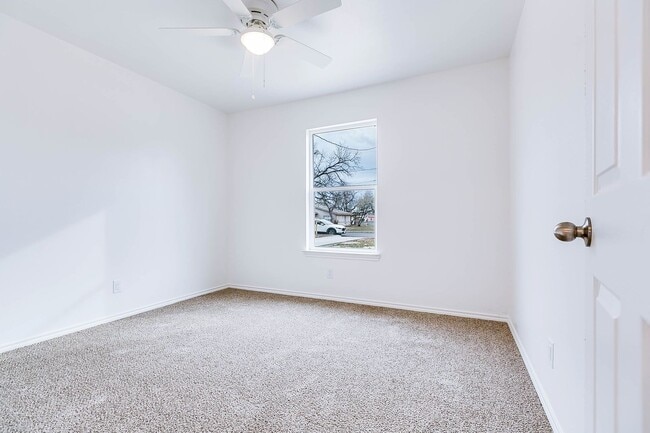 Building Photo - Updated 3 Bedroom Home For Lease!!