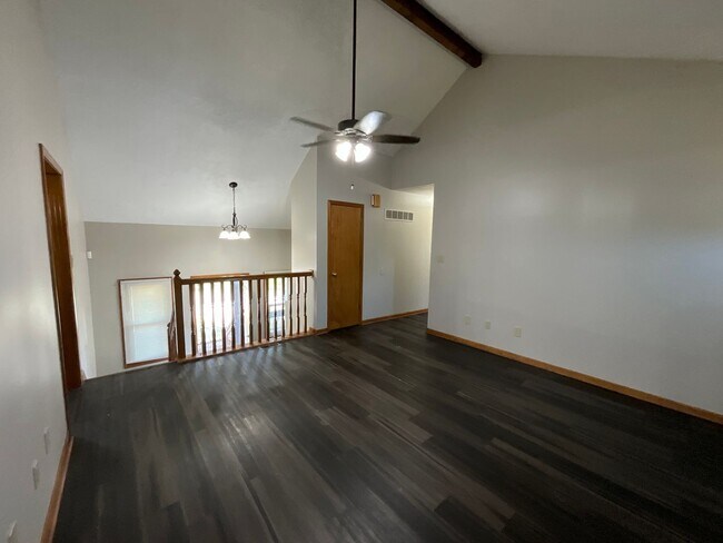 Building Photo - Large Home for Rent in Independence