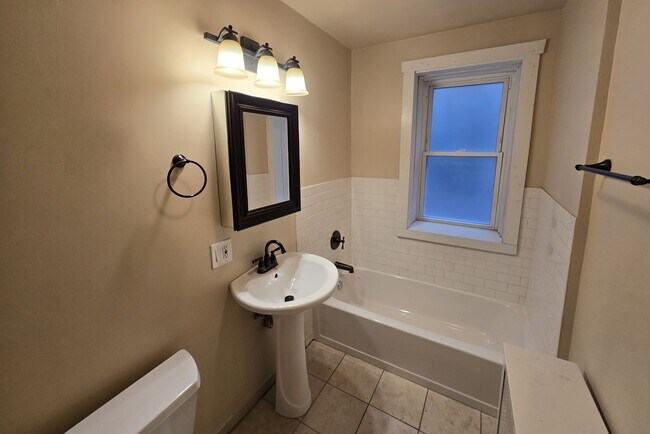 Building Photo - 4021 N Mozart St