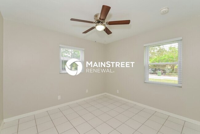 Building Photo - 3 Bedroom Pet-Friendly Home in BRADENTON, FL with Main Street Renewal