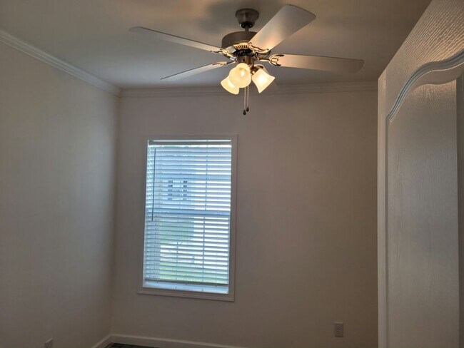 Building Photo - 5552 Annette St