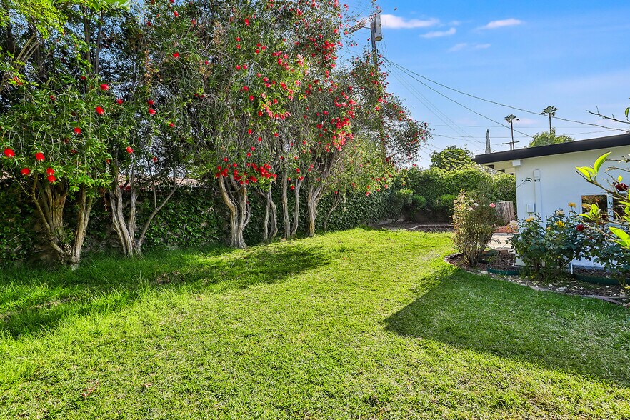 Building Photo - 22306 Hart St