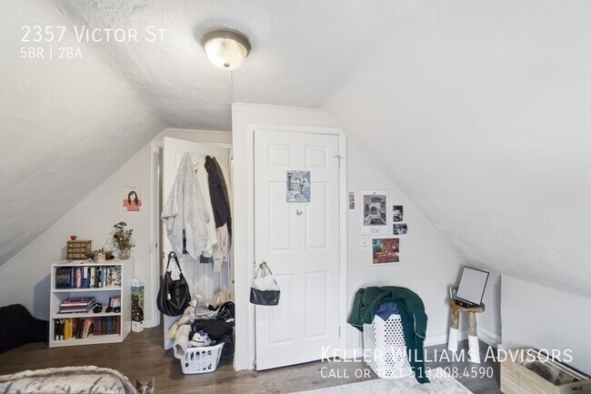 Building Photo - 2357 Victor St