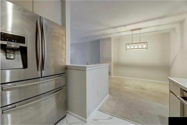 Building Photo - 320 Midland Ct