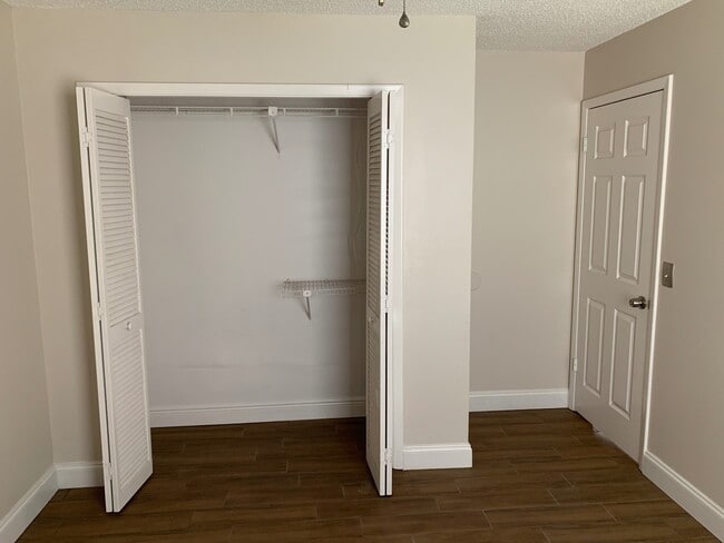 Building Photo - 3 Bedroom Remodeled Home in Surrey Ridge