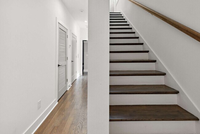 Building Photo - 3206 West End Cir