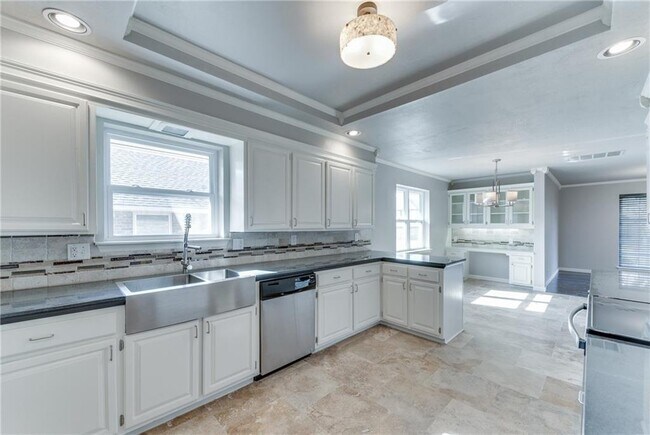 Building Photo - Luxury Living in Quail Creek!!