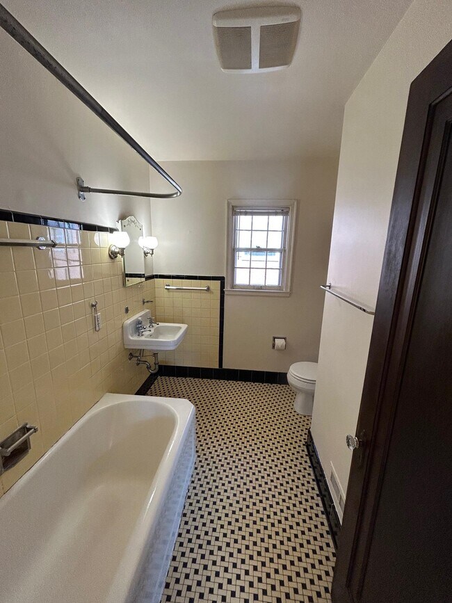 Building Photo - 2551 University Ave