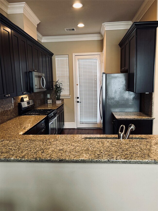 Building Photo - 1049 W 22nd St